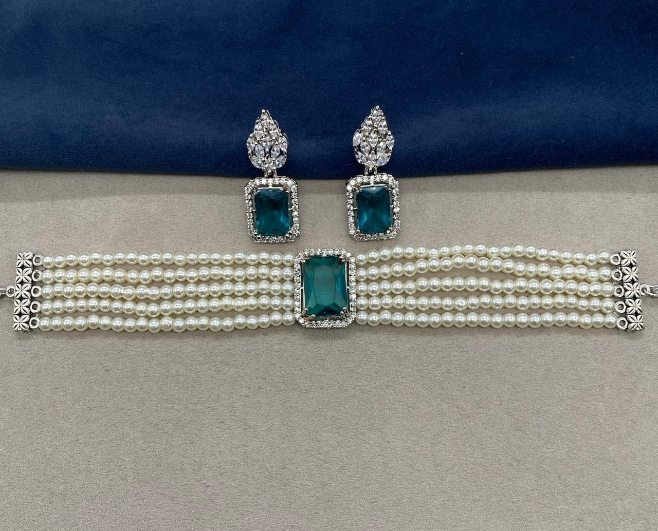 Emerald Classic Pearl Choker