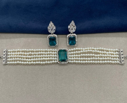 Emerald Classic Pearl Choker