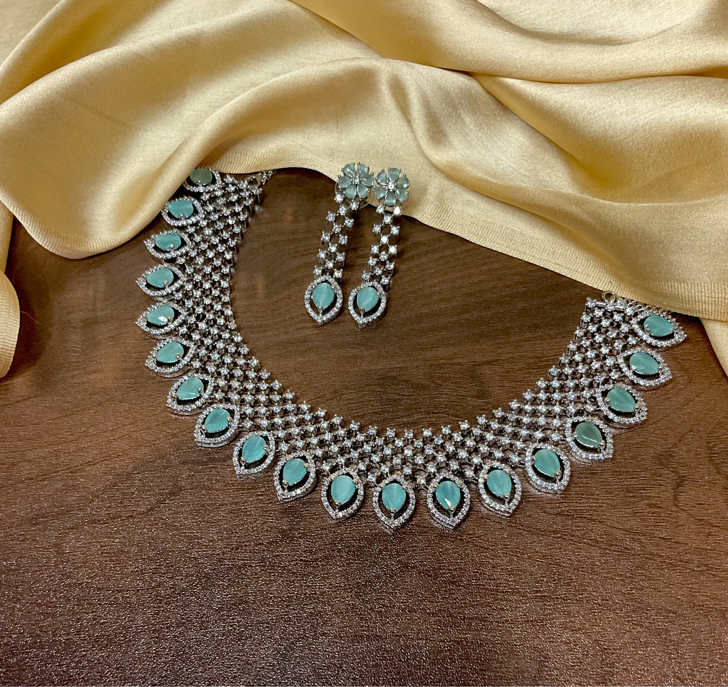 Aqua Tisva Necklace Set