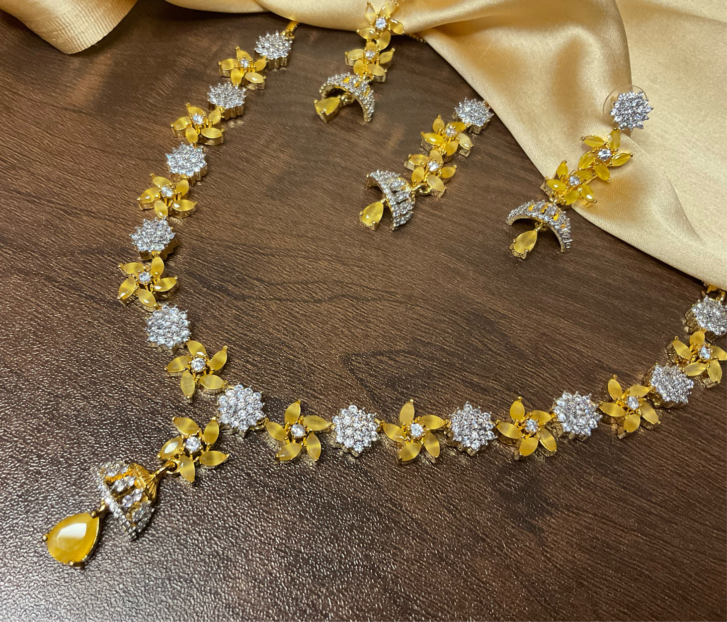 Gold/yellow Kusum Necklace Set