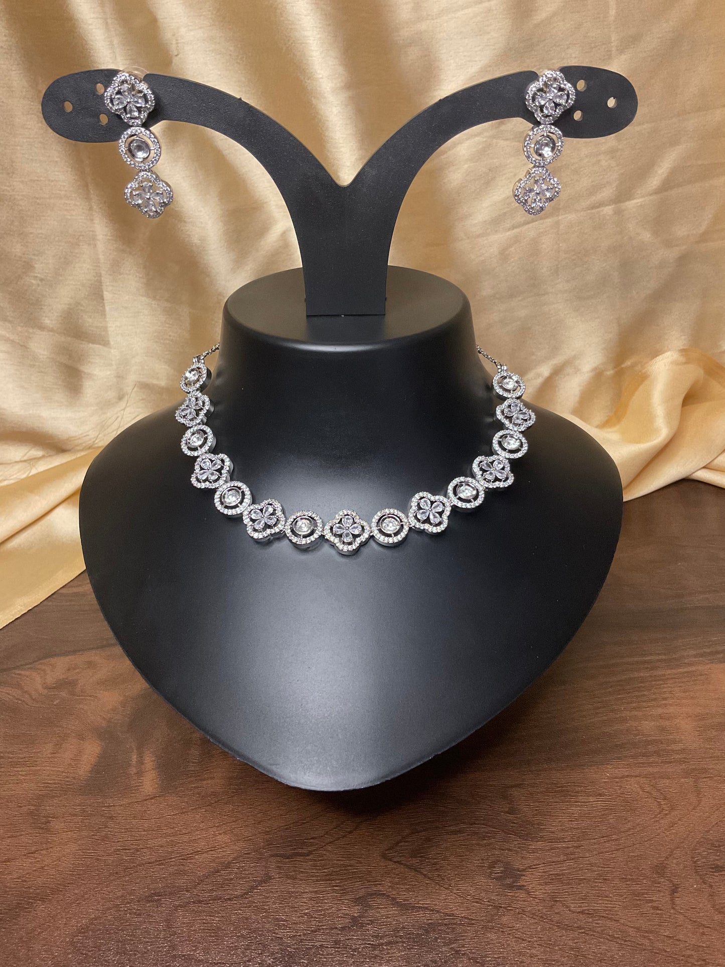 Silver Yuthika Necklace Set