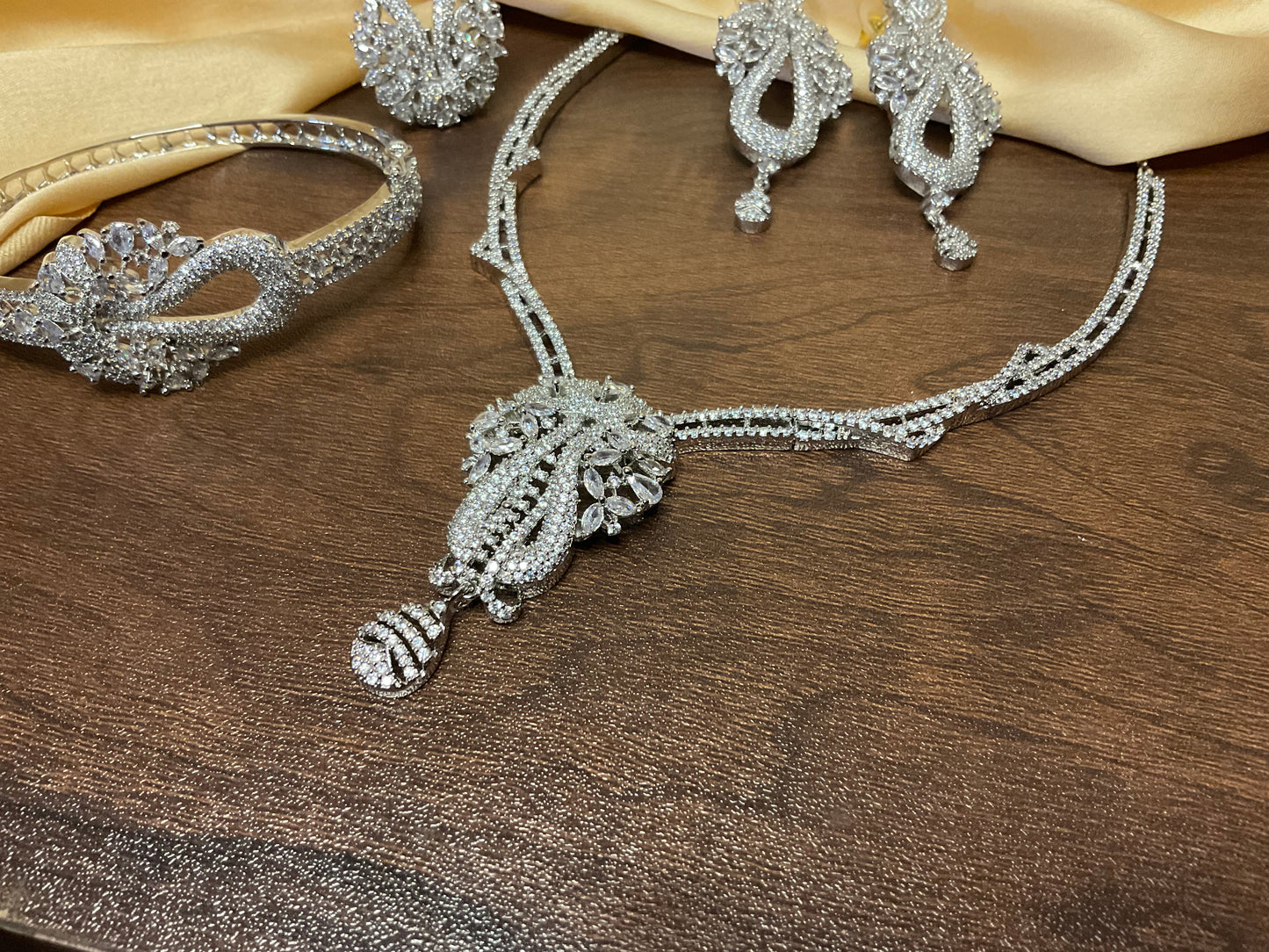 Silver Inaya Necklace Set