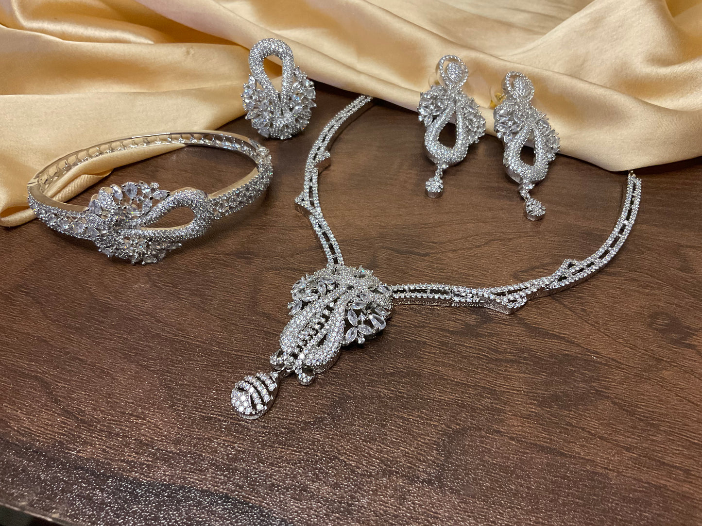 Silver Inaya Necklace Set