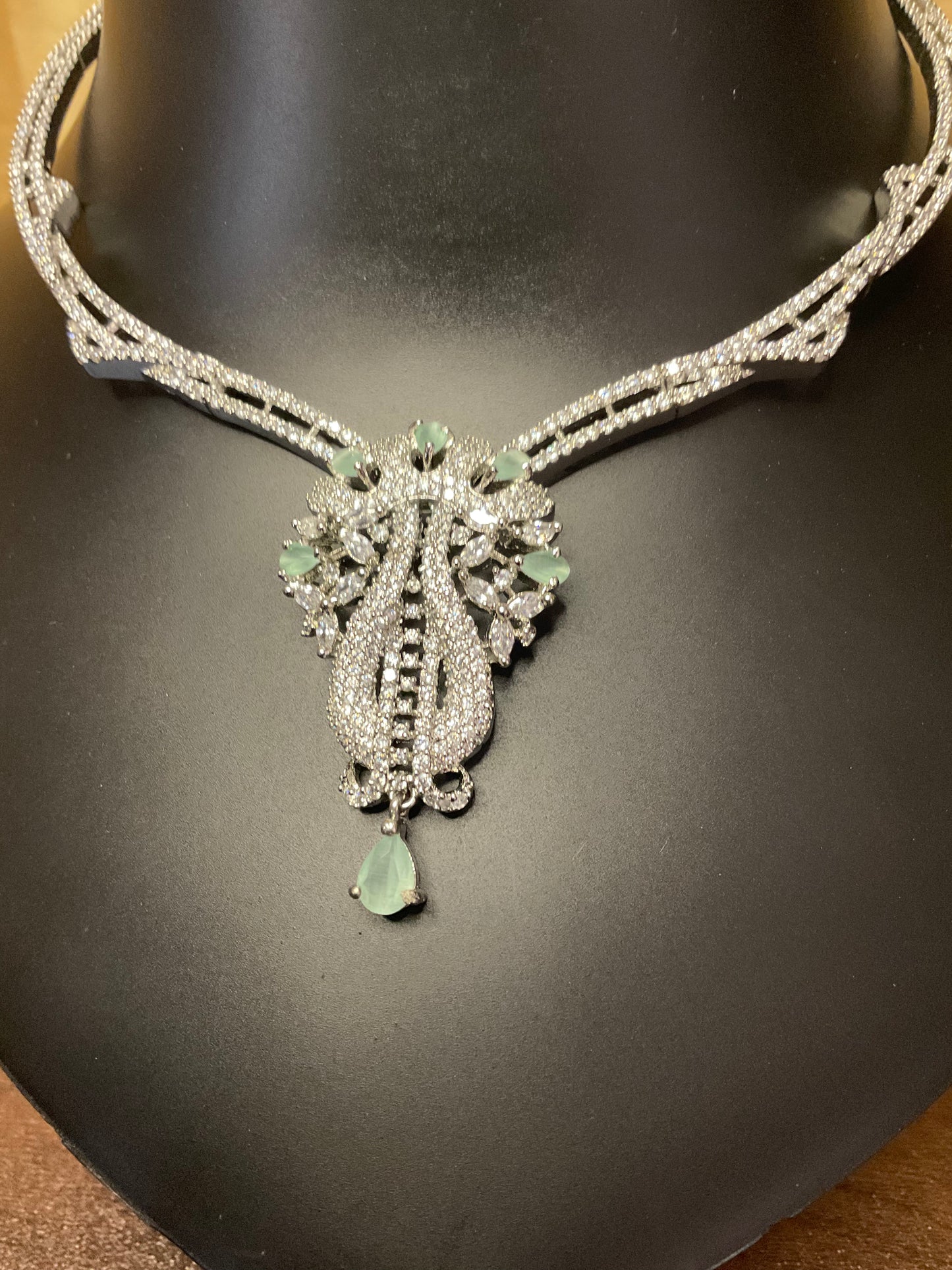 Mint Inaya Necklace Set