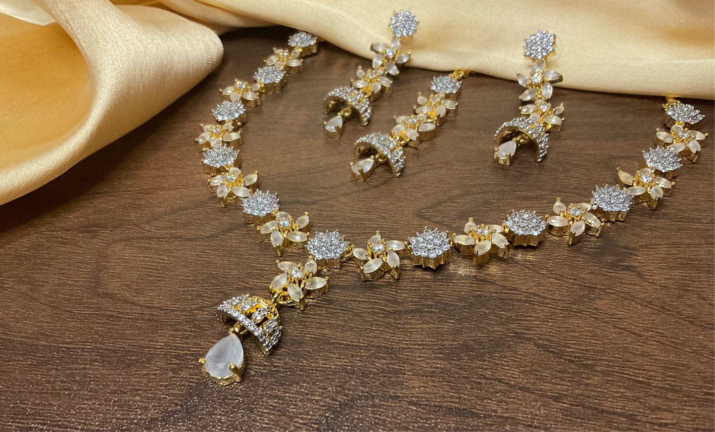 Gold Kusum Necklace Set