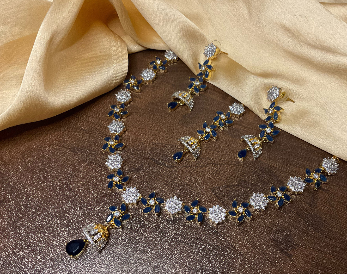 Gold/navy Kusum Necklace Set