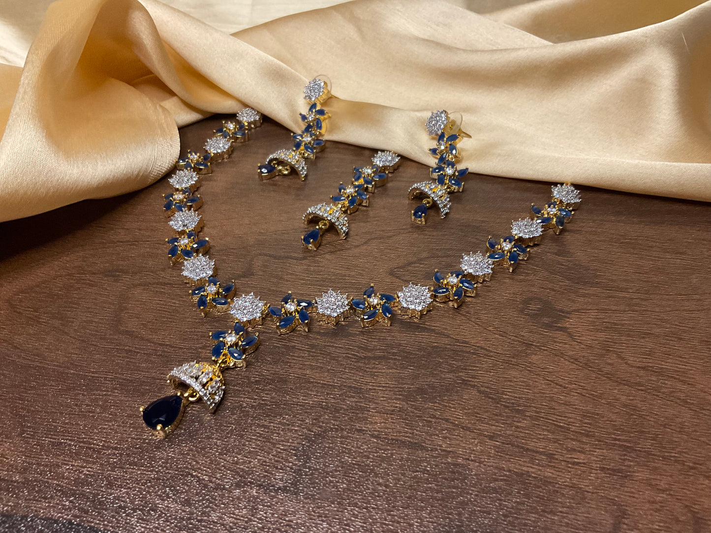 Gold/navy Kusum Necklace Set