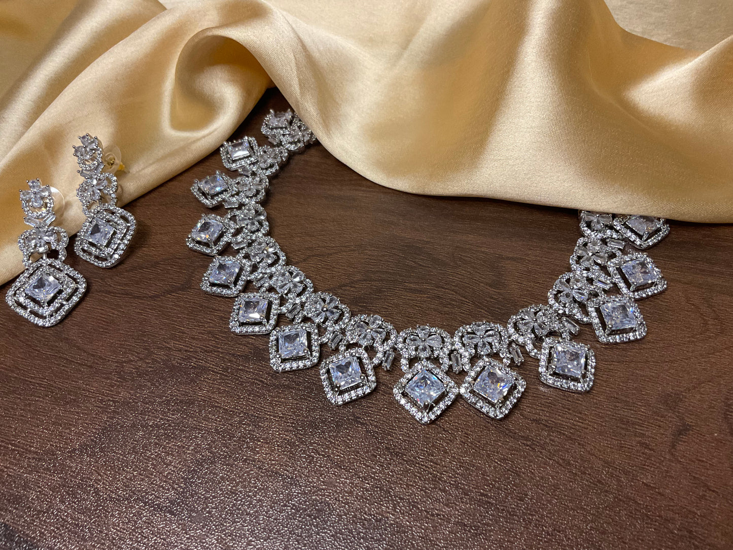 Silver Manjusha Necklace Set