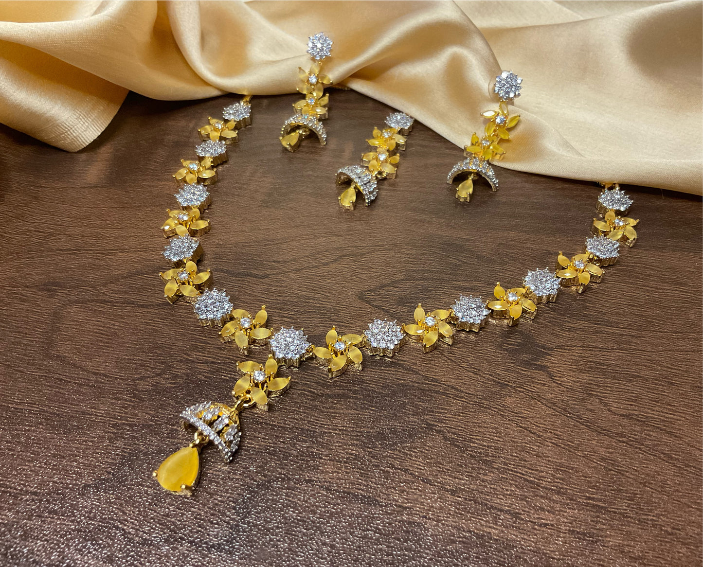 Gold/yellow Kusum Necklace Set