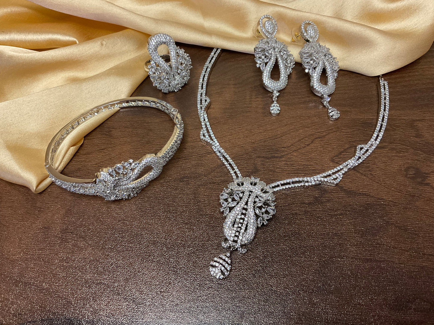 Silver Inaya Necklace Set